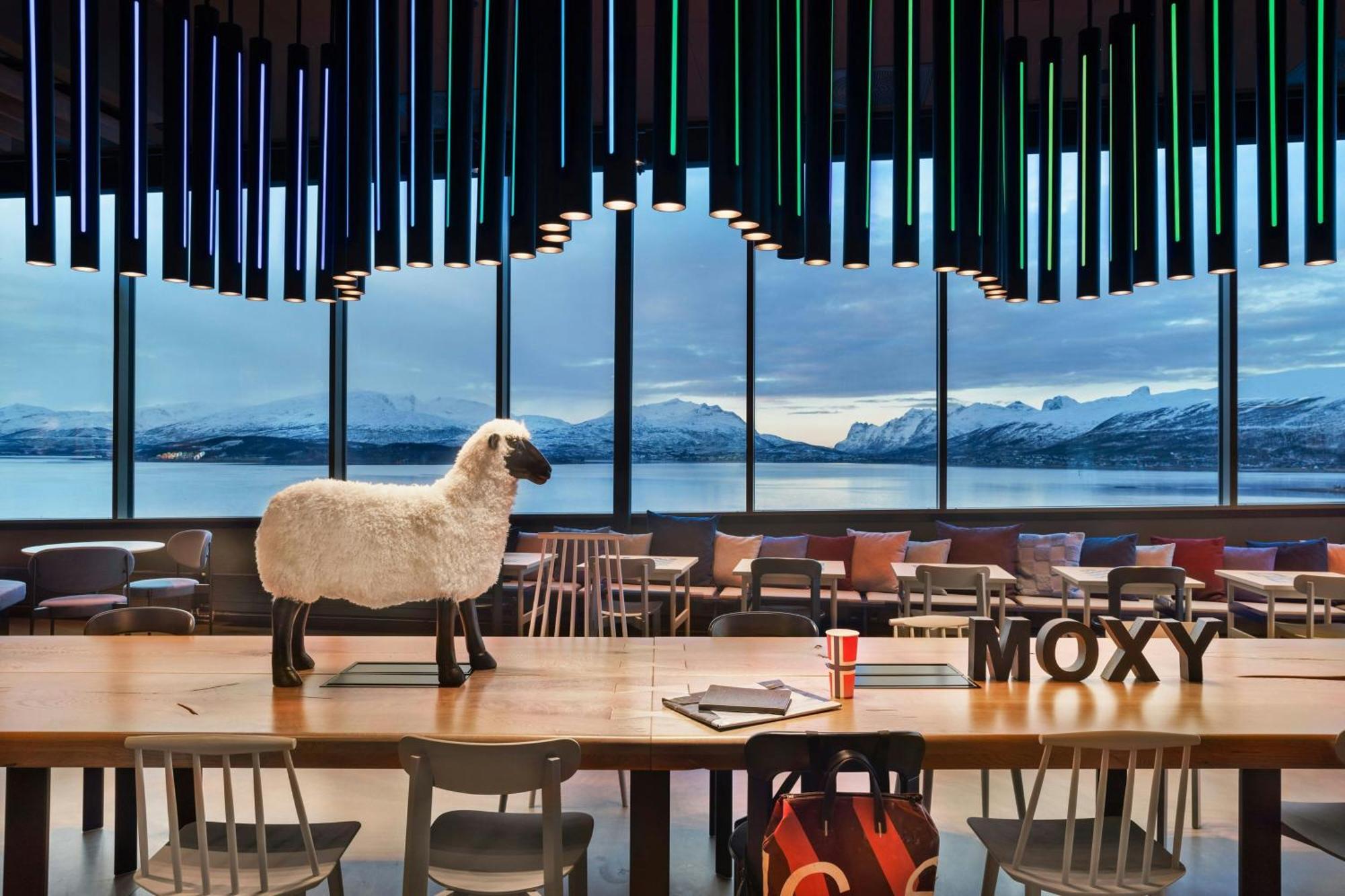 Hotel Moxy Tromsø Esterno foto